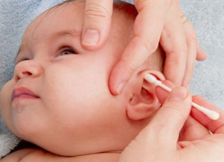 Clean-Earwax-in-Babies
