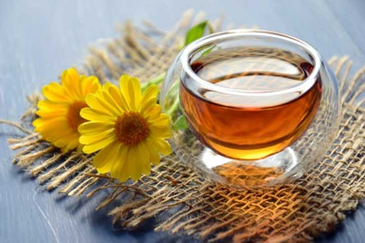 Chamomile-Tea-and-Honey