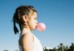Chewing gum, child swallowed chewing gum, things to do when child swallowed chewing gum