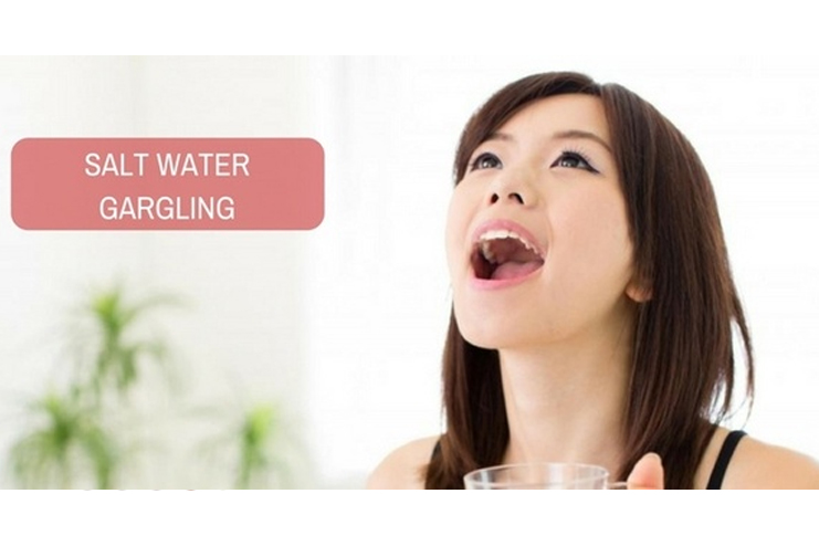Allow-your-child-to-gargle-with-hot-water
